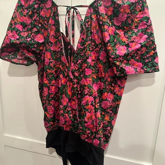 eesome Body Suit with Floral Pattern-Back Tie-NWT-Sz Medium - Picture 2 of 3